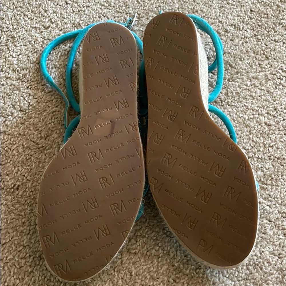 Pelle Moda Wedges - Picture 3 of 3